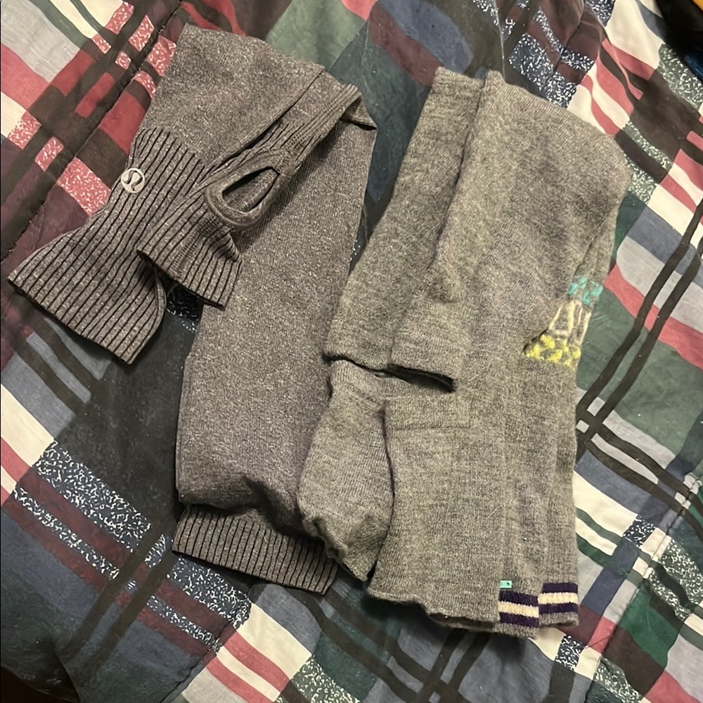 Lululemon Gray Knit Arm Warmers and Leg Warmers Set and arm warmers spandex